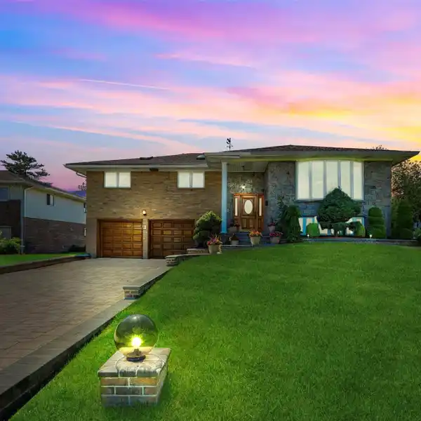STUNNING AND SPACIOUS HIGH RANCH