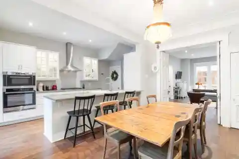 Five-bedroom Property with a Spacious Backyard