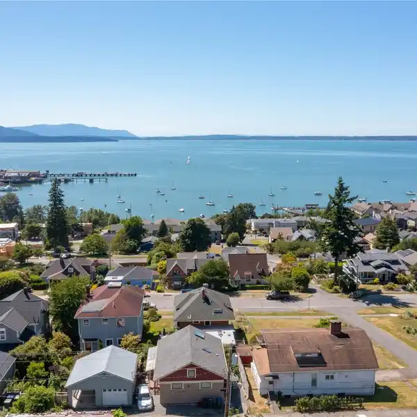 1907 CRAFTSMAN WITH JAW-DROPPING VIEWS
