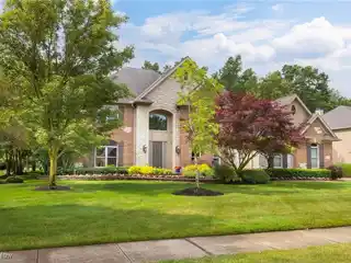 Elegance and Comfort in a Beautiful Setting