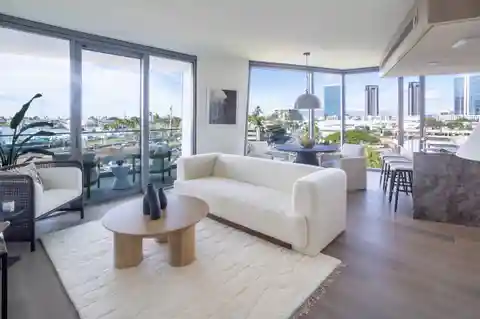 Beautiful End Unit in Ward Village