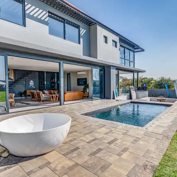 EXQUISITE HOME IN SOUGHT-AFTER HELDERFONTEIN