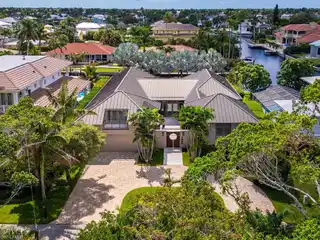 Waterfront Luxury on Jewel Box Avenue