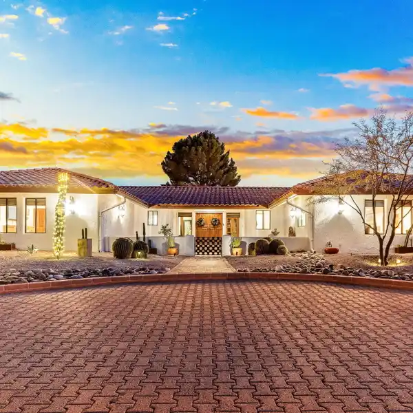 AN OASIS IN TUCSON COUNTRY CLUB