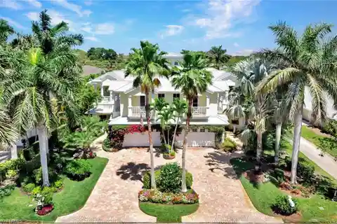 Luxury Coastal Living in the Moorings