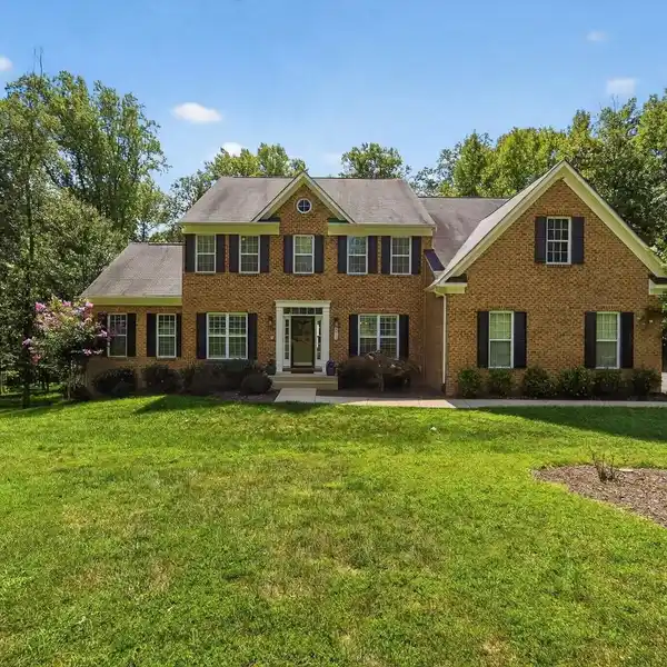 IDYLLIC RETREAT ON A SECLUDED WOODED LOT