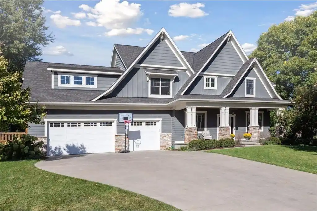 Beautiful Spacious Home in Desirable Highlands