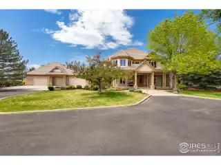 Lakefront Luxury and Tranquility