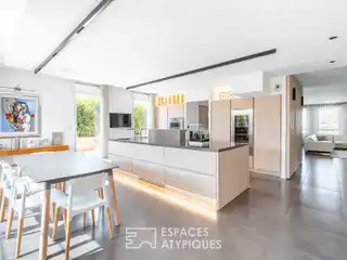 Spacious Contemporary Apartment with Two Terraces