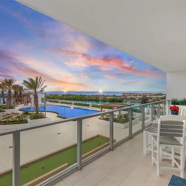ELEGANT WATERFRONT HOME IN MARINA POINT