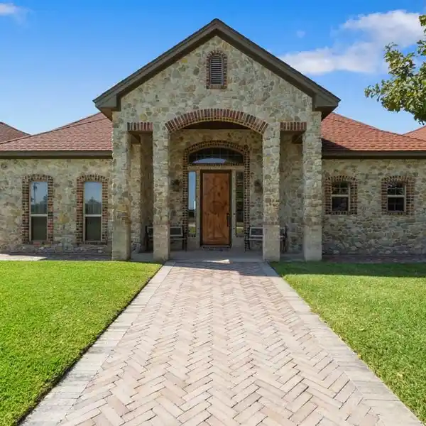 STUNNING HOME WITH BEAUTIFUL VIEWS ON CATTLE RANCH