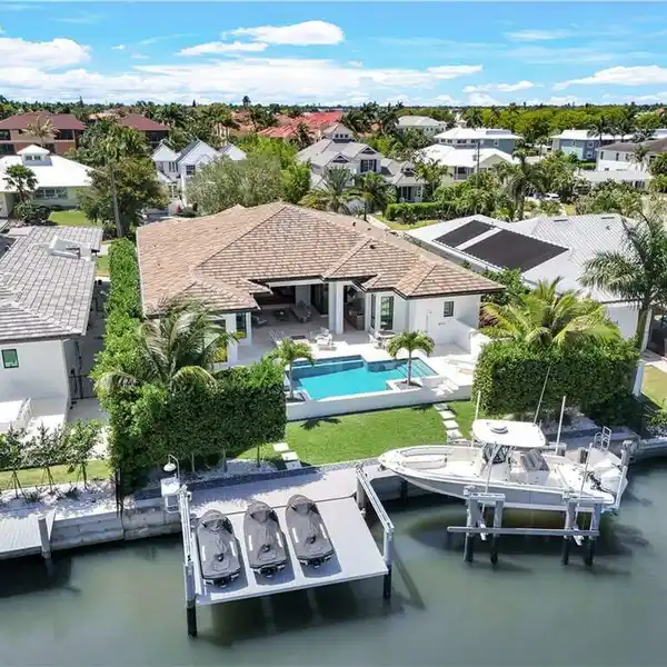WATERFRONT LIVING AT ITS FINEST MINUTES FROM DOWNTOWN NAPLES