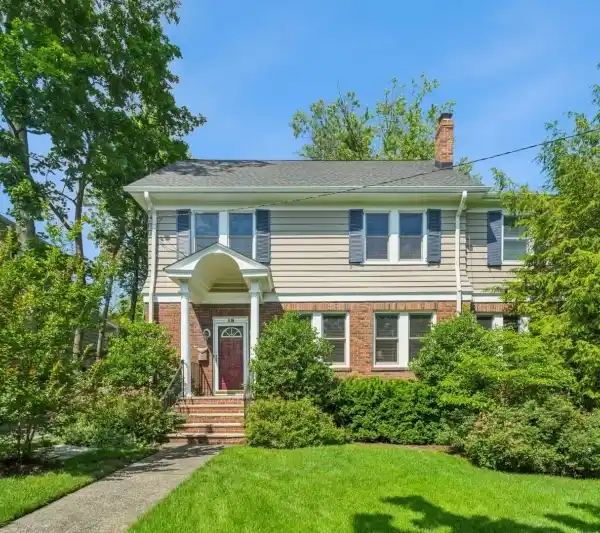 BEAUTIFULLY MAINTAINED SIDE HALL COLONIAL
