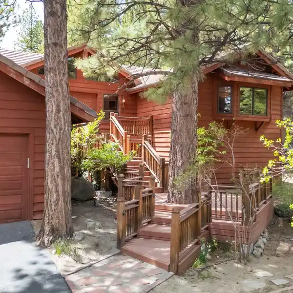 PEACEFUL MOUNTAIN HOME IN CONVENIENT LOCATION