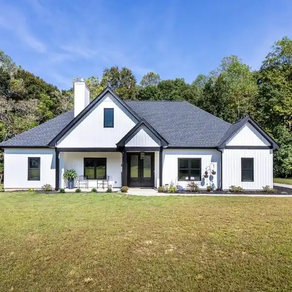 REMARKABLE 50-ACRE HORSE PROPERTY