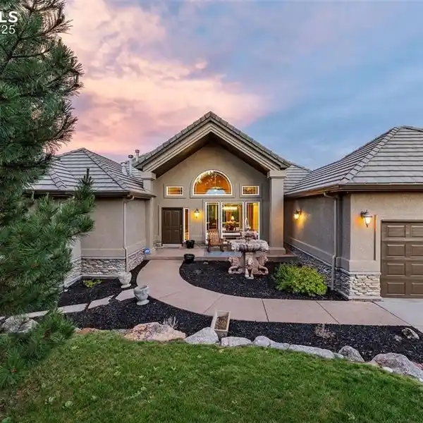 LUXURIOUS RANCH RETREAT ON PRIVATE CUL-DE-SAC