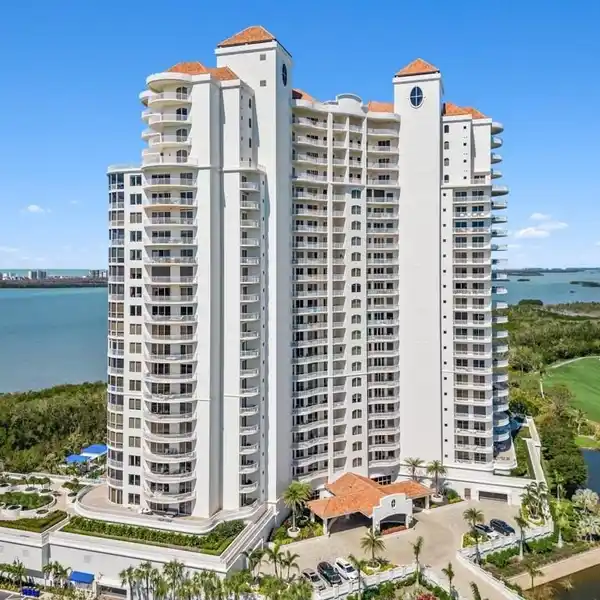 BREATHTAKING VIEWS FROM THE HORIZONS BUILDING