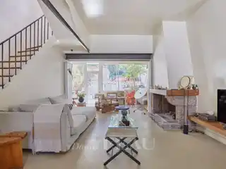 Delightful Property Steps to the Mediterranean