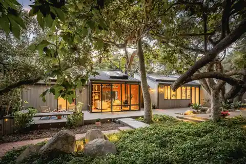 Tranquil Contemporary Living Steps from Santa Barbara