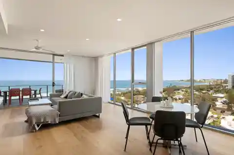 Beachfront Skyhome - Awe Inspiring Views