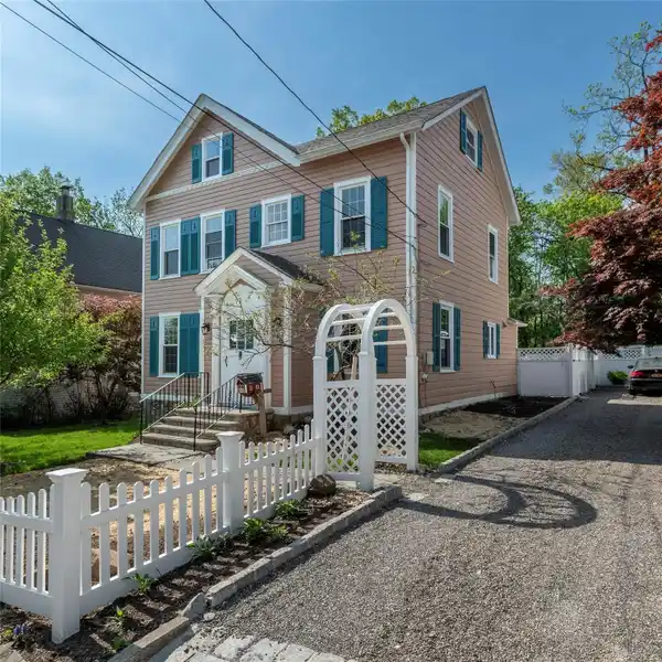 CAPTIVATING COLONIAL IN THE CHARMING VILLAGE OF UPPER NYACK