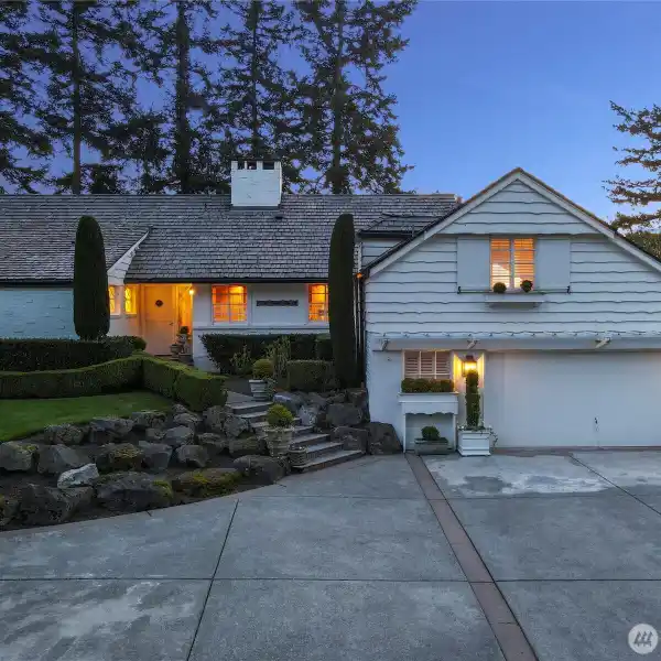 STORYBOOK WATERFRONT RETREAT WITH PANORAMIC VIEWS