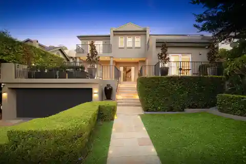 Masterfully Designed Residence in a Blue-Ribbon Locale