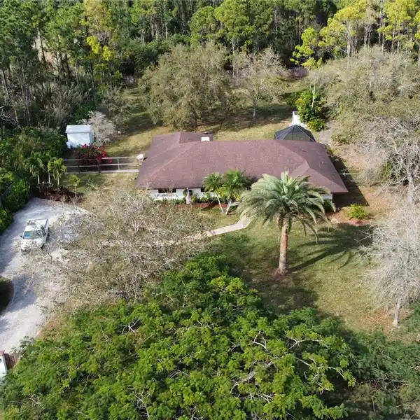 BEAUTIFUL COUNTRY HOME IN SOUTH REDLAND