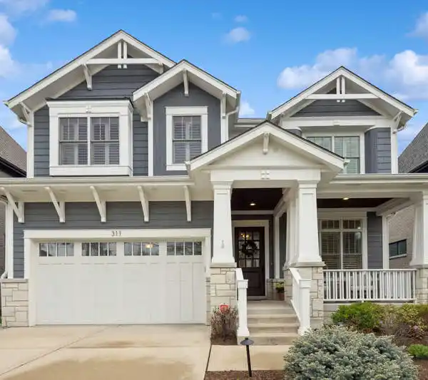 FUNCTIONAL BLEND OF MODERN AND TRADITIONAL ELEGANCE