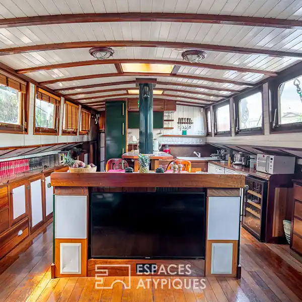 STUNNING BARGE HOME IN THE 6TH ARRONDISSEMENT