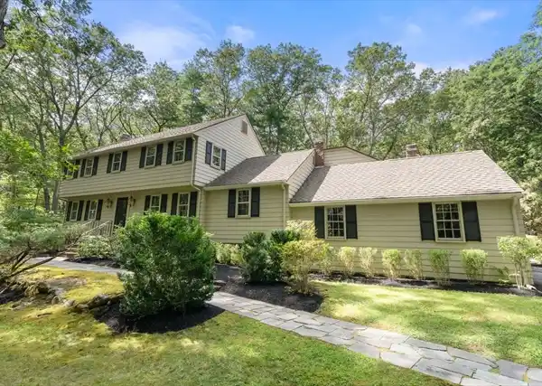 CHARMING, SPACIOUS WOODLAND SANCTUARY