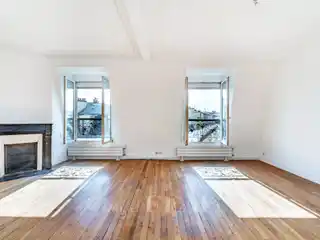 Peaceful and Sunny Top-Floor Apartment