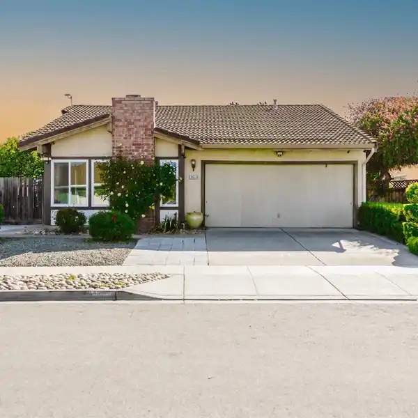 BEAUTIFULLY MAINTAINED SINGLE-LEVEL HOME IN ARDENWOOD