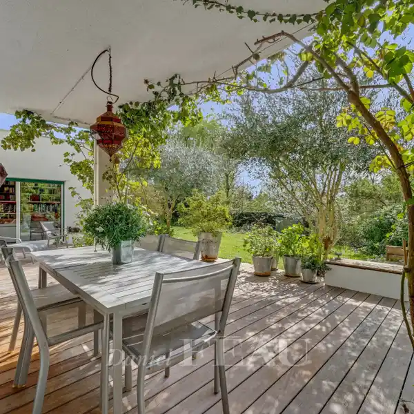 EXPANSIVE HOME IN A LUSH SETTING