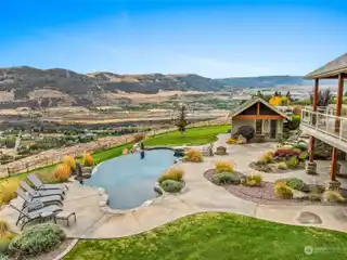 Gorgeous Custom Built Home Overlooking the Columbia River