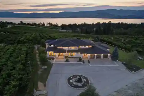 Picturesque Orchard Retreat