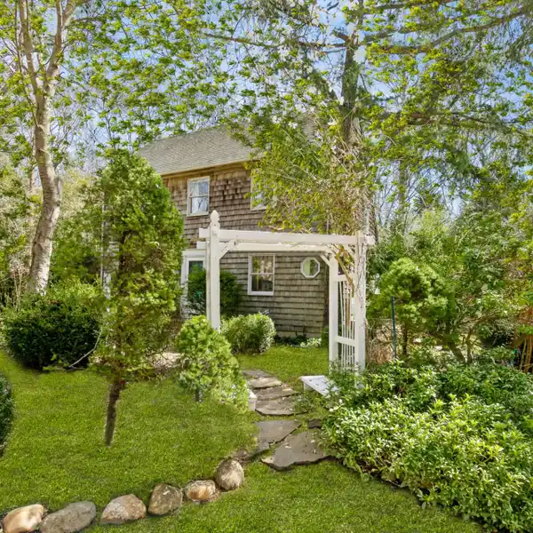 CHARMING JOHN CONNER-BUILT SALTBOX