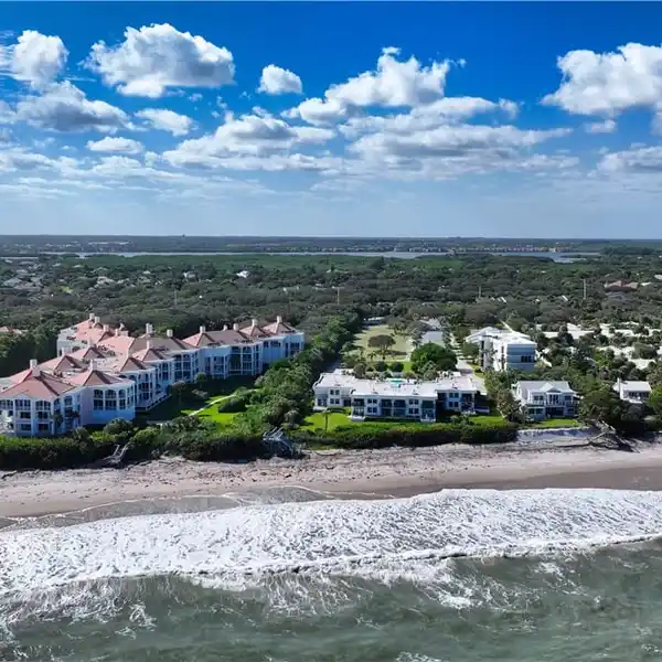 STUNNING CONDO OFFERING SPECTACULAR OCEAN VIEWS
