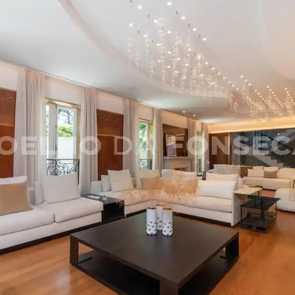 NEOCLASSICAL STYLE HOUSE