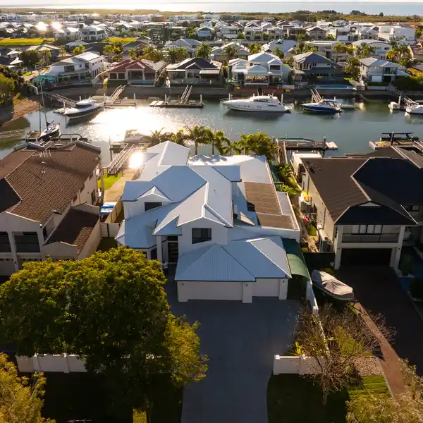 THE EPITOME OF FIVE STAR WATERFRONT LIVING