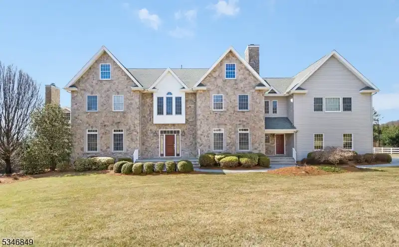 Impressive Colonial on 5.8 Acres