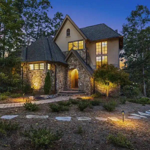 EXQUISITE MOUNTAIN LIVING