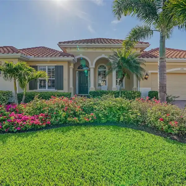 RESORT-STYLE LIVING WITH PRIVATE LAKE ACCESS