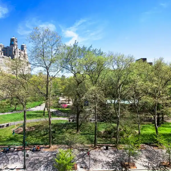 FLEXIBLE HALF-FLOOR RESIDENCE