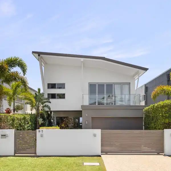 CONTEMPORARY SOPHISTICATION WITH SEAMLESS FAMILY FLOW