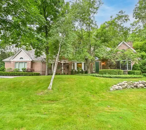 CUSTOM LAKESIDE-DESIGNED AND BUILT HOME