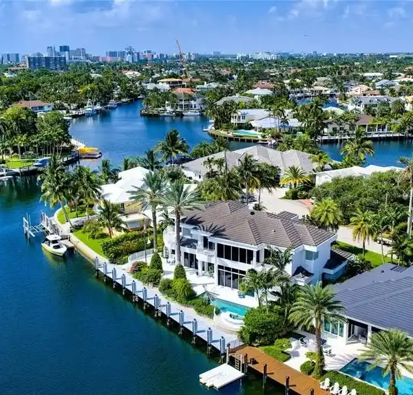 CHIC, RETRO-MODERN DEEPWATER ESTATE