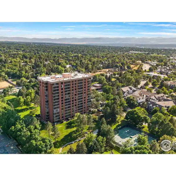 RESORT-STYLE SOPHISTICATION IN CHERRY HILLS