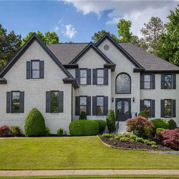 SPECTACULARLY RENOVATED RESIDENCE IN PARK BROOKE