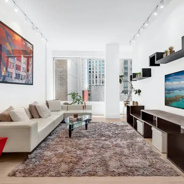 MASSIVE LUXURY LOFT IN BOUTIQUE FULL-SERVICE BUILDING